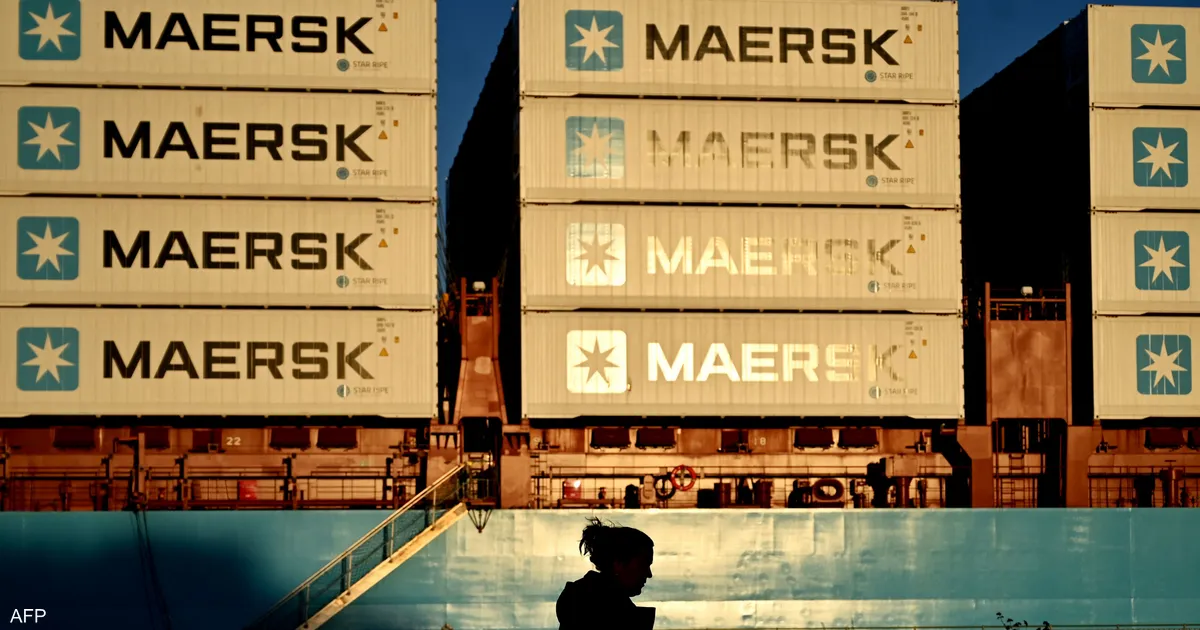 ميرسك تعيد توجيه سفنها حول إفريقيا بسبب التحديات الأمنية