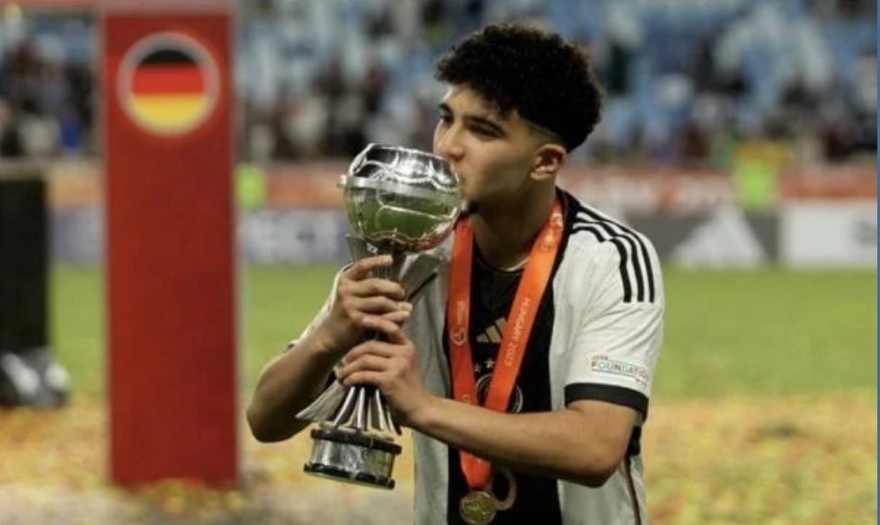 من نتائج سياسة المدرب الفاشل … بعد أدم أزنو … إبعاد نجم المنتخب الألماني الذي توج بكأس العالم فتيان من طرف شيبا لحمل القميص الوطني