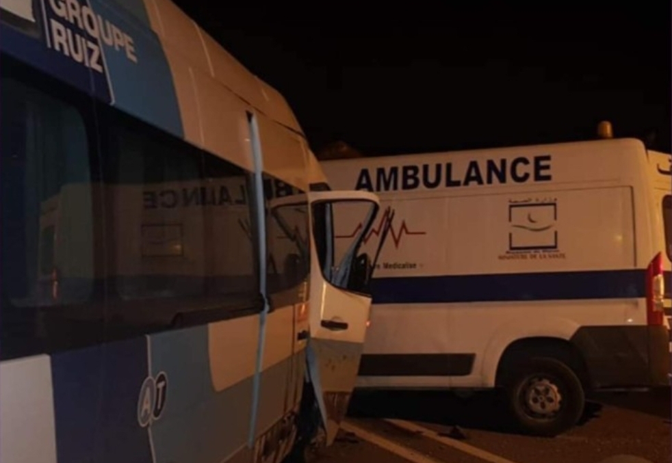كان على متنها في اتجاه مستشفى طنجة … مقتل مريض بسيارة إسعاف بعد إصطدامها بحافلة بطريق تطوان