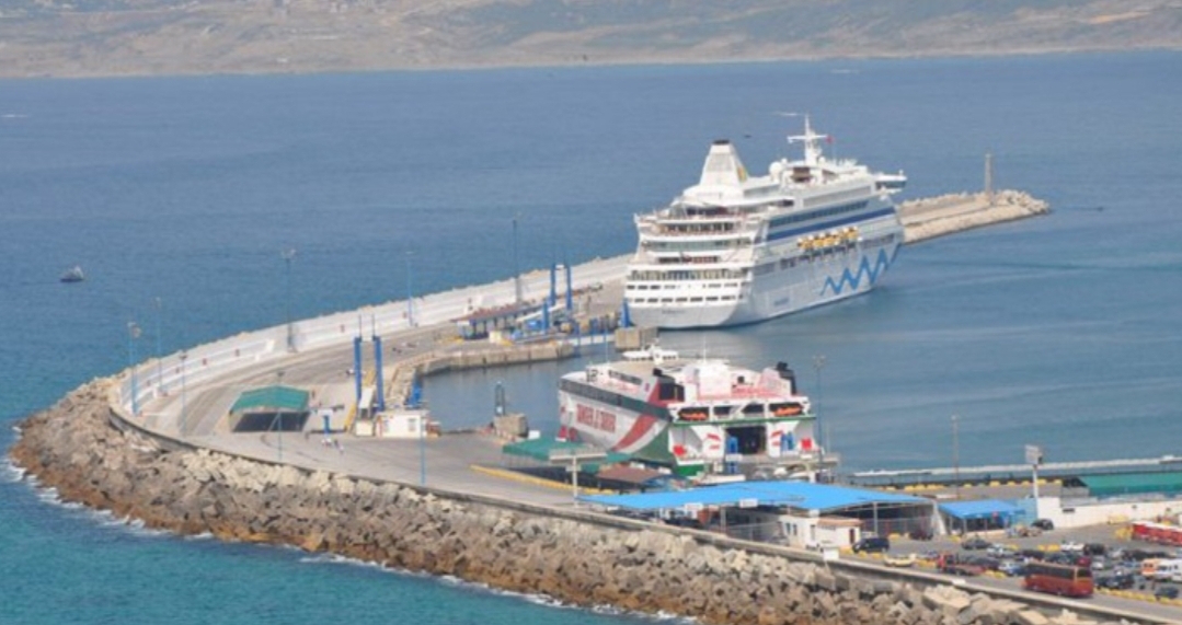 بسبب إنعدام السلامة وخطورة وضعيتها التقنية … سلطات ميناء طنجة تسحب رخصة إبحار 3 سفن لمسافرين بين طنجة – طريفة