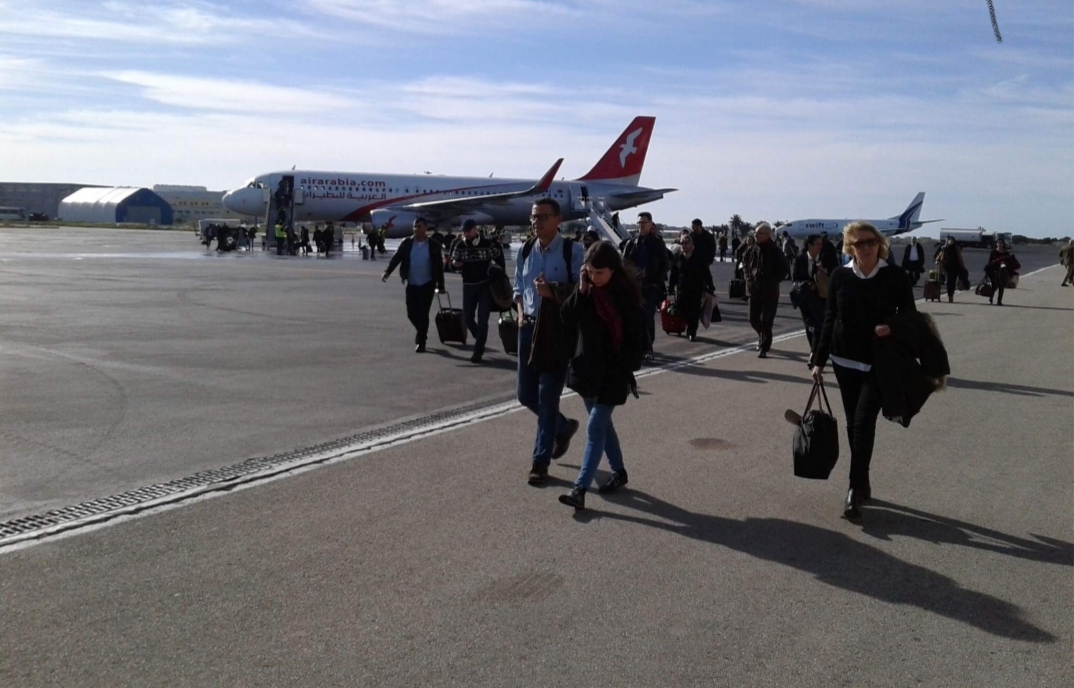 فضائح مطار طنجة تتواصل … بعد انقطاع الكهرباء وتحويل مسار طائرات … رحلات مؤجلة لساعات دون مبررات !