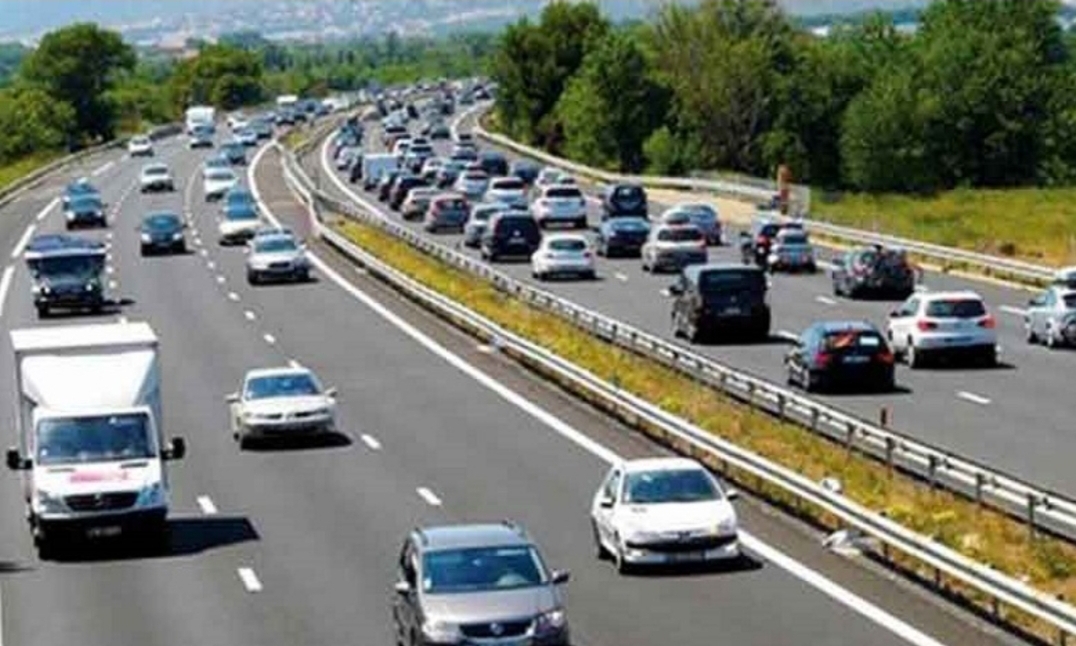 بسبب الرياح القوية والغبار … وزارة التجهيز تهيب بالسائقين توخي الحذر عبر الطرق السيارة وتأجيل السفر