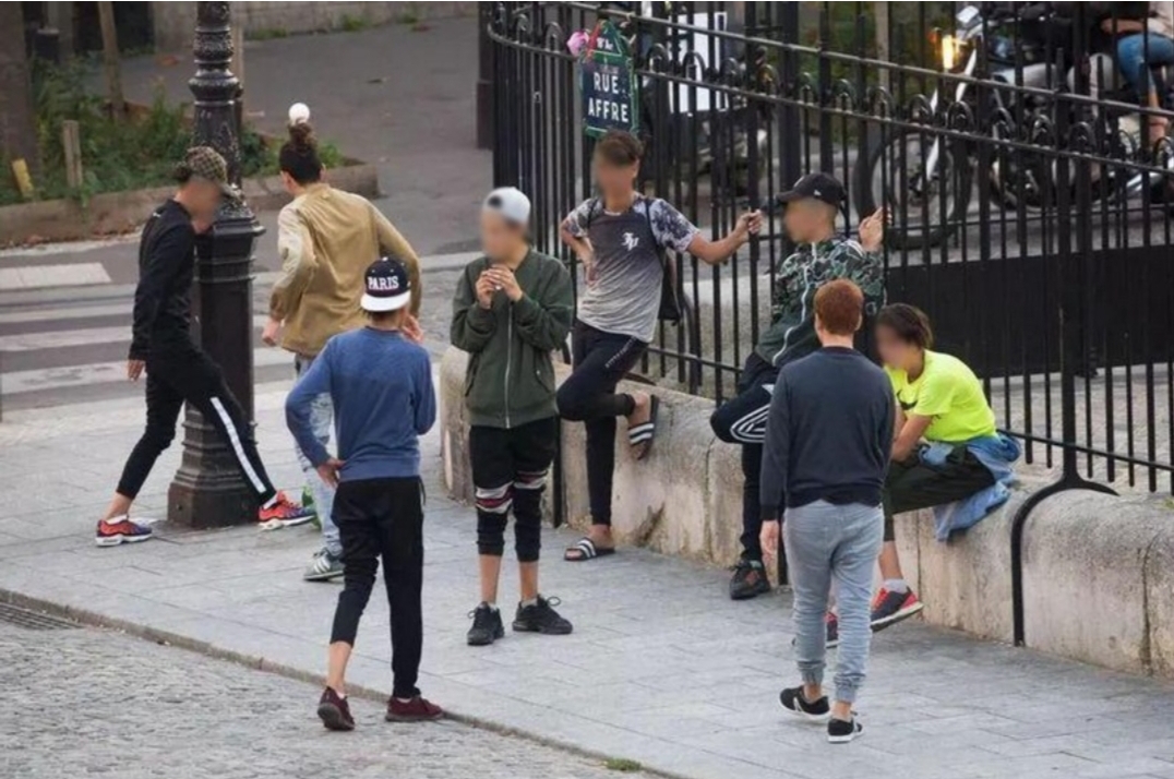 انطلاق محاكمة عصابة جزائرية في فرنسا تستغل قاصرين مغاربة غير مصحوبين في السرقة وإغتصابهم