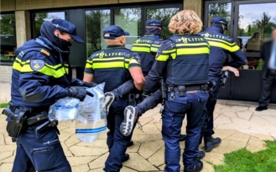 مدعيا أنه يخشى الإعدام … قاتل إبن عمه يشاطئ صفيحة بالحسيمة يرفض تسليمه إلى المغرب من طرف هولندا لمحاكمته