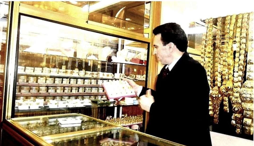 الجمارك تداهم قيسارية الذهب بتازة وتعتقل أصحاب محلات لتسويق الذهب المزور