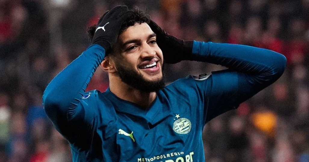 النجم المغربي الصاعد الصيباري رجل المباراة التي جمعت آيندهوفن وألكمار