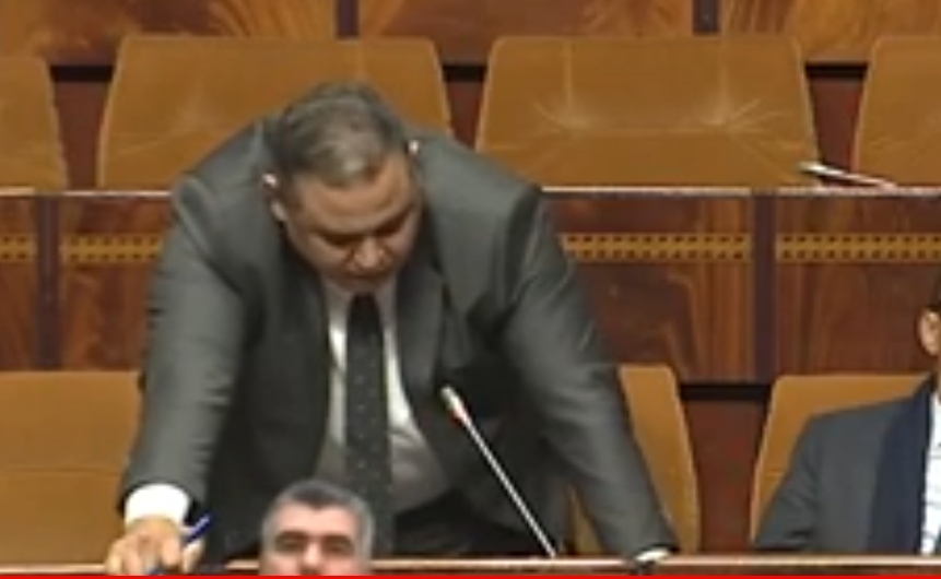 فيديو :    البرلماني مجعيط يطالب خلق نواة اقتصادية وبرامج عاجلة لامتصاص بطالة ممتهني التهريب المعيشي والعاطلين بالناظور