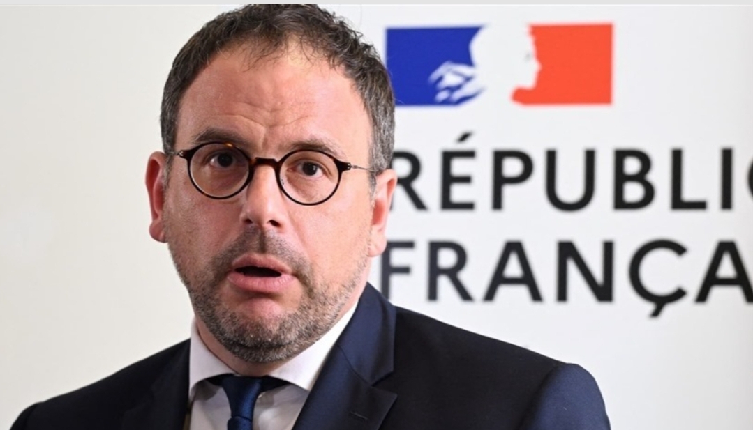 وزير الصحة الفرنسي يستقيل بسبب إعتماد قانون الهجرة الجديد ، و 5 وزراء آخرين يستعدون لمغادرة الحكومة لذات السبب !