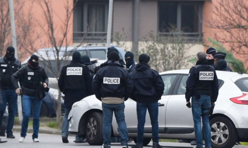 اعتقال 5 أشخاص في فرنسا بتهمة التخطيط لهجمات إرهابية