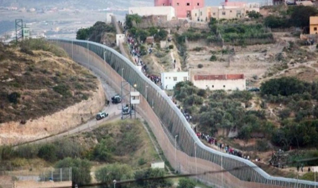 سلطات مليلية المحتلة تدشن نظاما متطورا لمراقبة محيطها مع المغرب