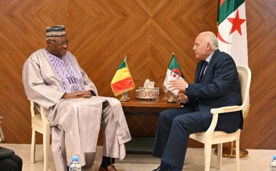 صدام بين باماكو والجزائر العاصمة … معلومات إستخباراتية “مغربية” تكشف ترتيبات الجزائر لتنظيم انقلاب في مالي