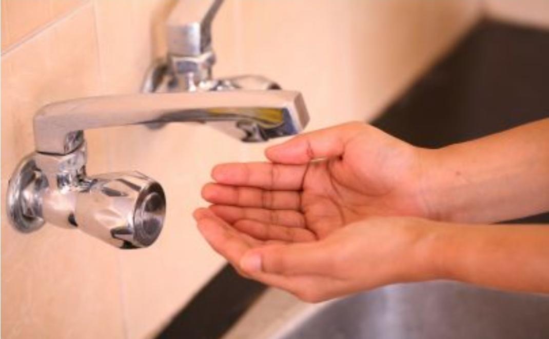 أسابيع عجاف ستبدأ …. الحكومة تتجه إلى قطع الماء الشروب على المغاربة