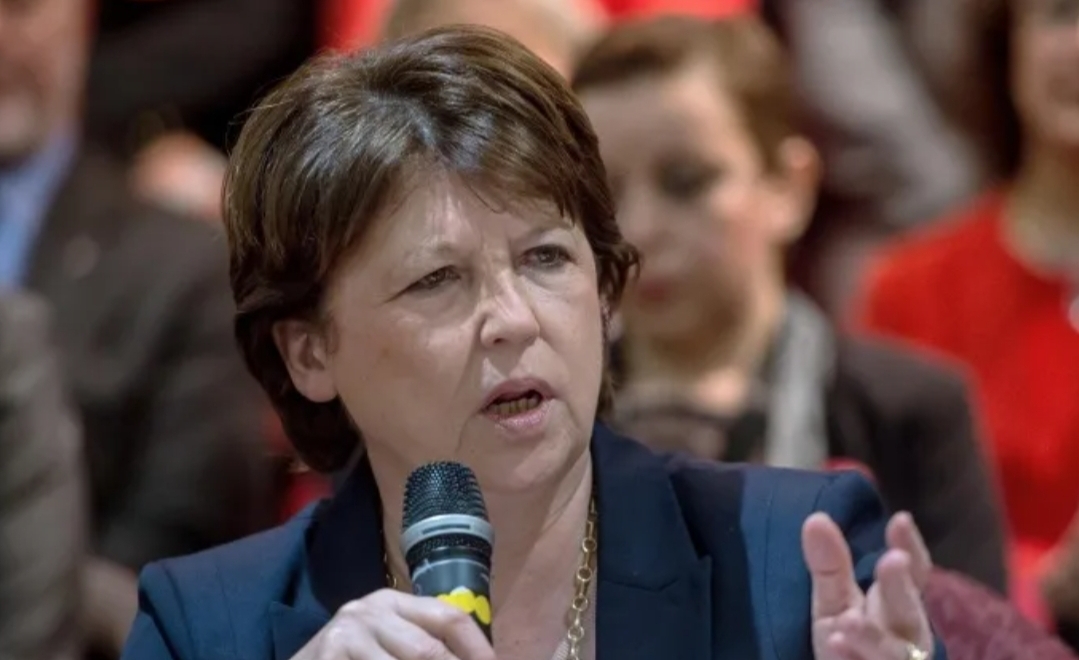 الملك يعزي عمدة ليل مارتن أوبري  في وفاة والدها جاك دولور