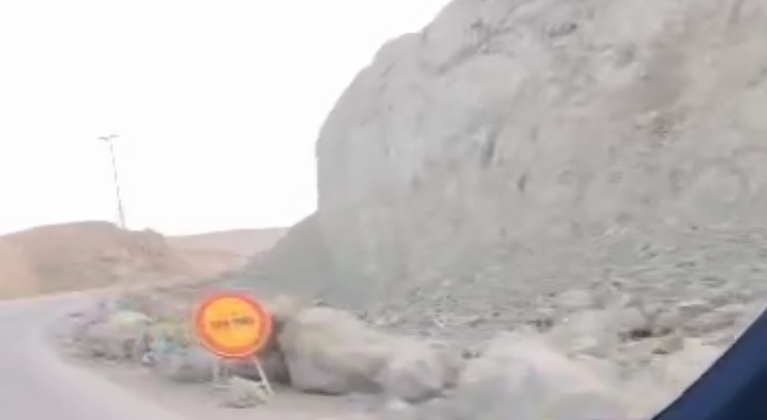 فيديو :     رغم إعتقاله … شركة بعيوي للأشغال مازالت تتلاعب في بناء الطريق الساحلي رقم 16 بين الناظور وميناء غرب المتوسط