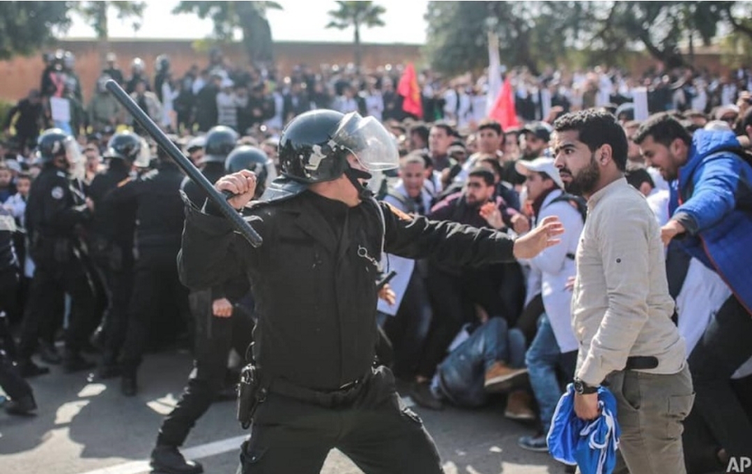 غريب :   منظمة حقوقية تدعو وزير الداخلية إلى استعمال القوة العمومية لسلخ الأساتذة المضربين