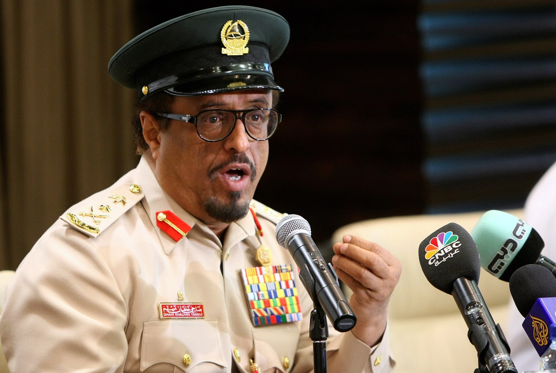 ضاحي خلفان يشن هجوماً عنيفاً على جماعة الإخوان المسلمين ويصفهم بـ”أغبى المخلوقات