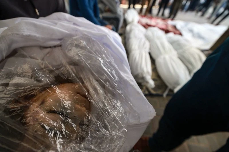 مئات القتلى والجرحى الفلسطينيين في غزة