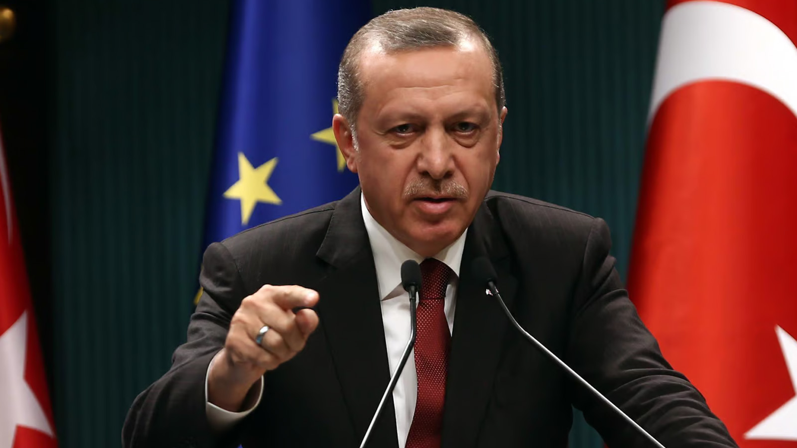 أردوغان يدعو إلى تسليط الضوء على الإنجازات الرياضية وينتقد تأجيل نهائي السوبر التركي