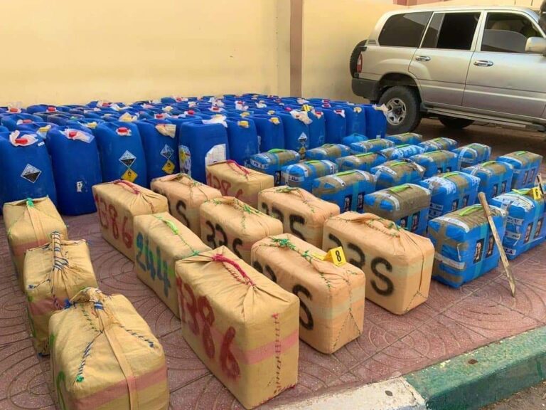 إحباط محاولة تهريب طن و381 كيلوغرامًا من مخدر الشيرا