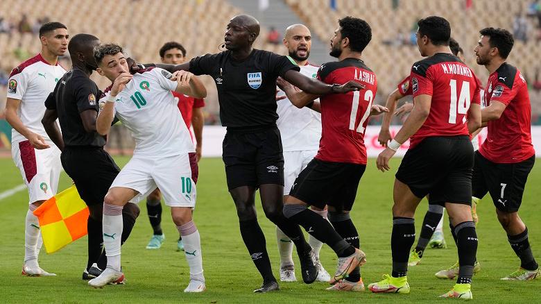 عزي الدين أوناحي ينتقد أداء المنتخب المصري ويتحدث عن تكتيكات السقوط