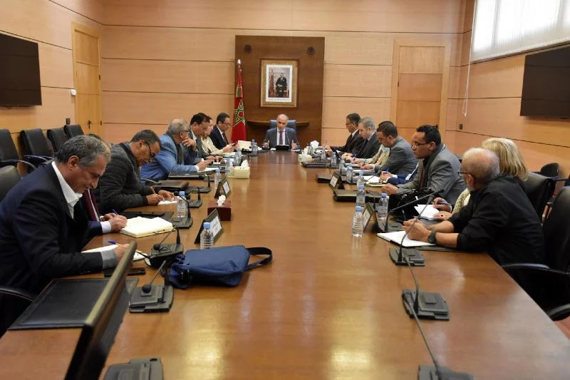 توجيهات لوقف اقتطاعات الأجور ومناقشة مستقبل الأساتذة الموقوفين في قطاع التعليم في المغرب