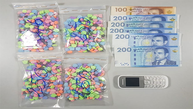 عناصر الأمن الوطني تحجز 1500 قرص مهلوس في مكناس وتوقف شخصين مشتبه بهما في قضايا ترويج المخدرات