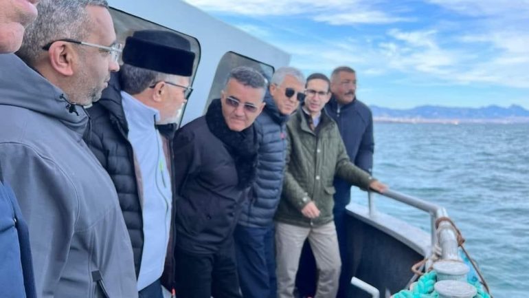 وزير فضيحة “الشكولاطة” يظهر بجلباب المستثمر بالناظور  … الكروج يتاجر في الأسماك برأس الماء !!