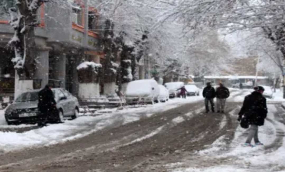 نشرة إنذارية … أمطار قوية في حدود 60 ملم وثلوج ستصل إلى 30 سنتم من يومه الخميس إلى السبت بالمغرب