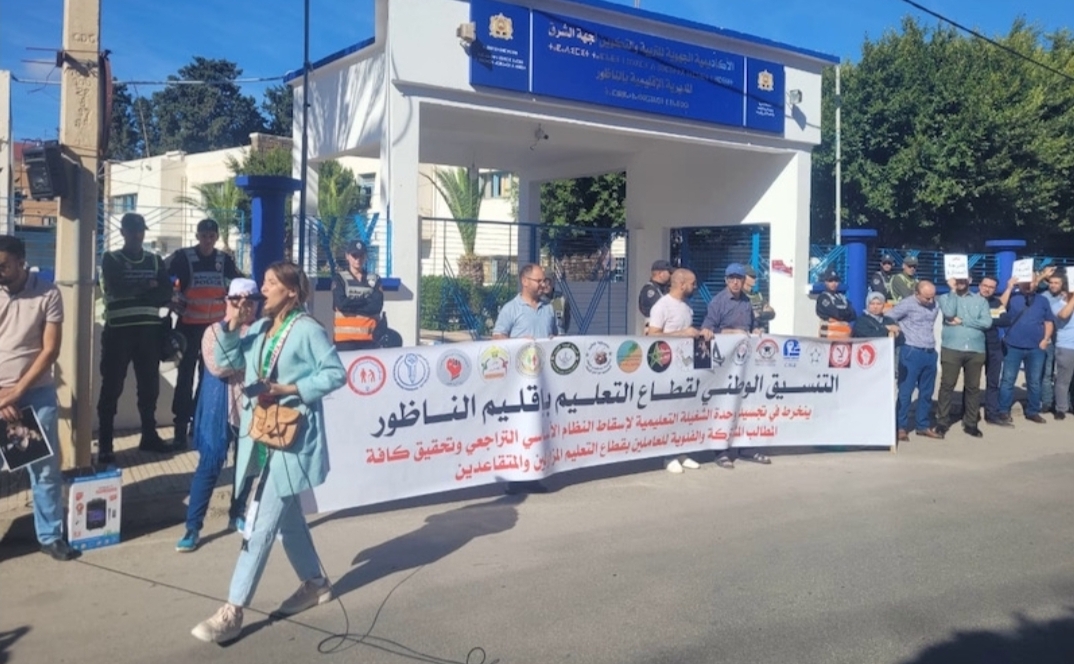 بعد يوم واحد من قرار وزير التعليم … طرد أزيد من 300 أستاذ من المستمرين في الإضراب ، ونقابة تدعو لتغليب منطق الحكمة