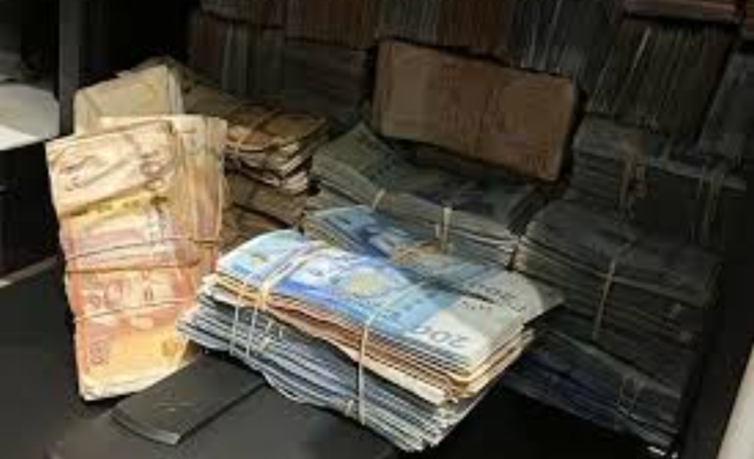 إعتقال حارس وكالة بنكية بالدار البيضاء قام رفقة عصابة بسرقة 50 مليون من زبون ذات الوكالة بعد سحبها