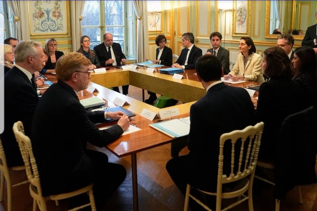 إيمانويل ماكرون يحث حكومته الجديدة على الثورة وتحقيق نتائج فورية