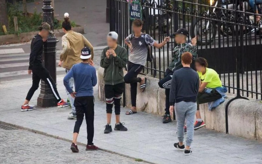 فرنسا تصدر أحكاما بالسجن 6 سنوات مع إسقاط الإقامة والمنع من دخول البلاد ضد جزائريين بسبب استعباد أطفال مغاربة