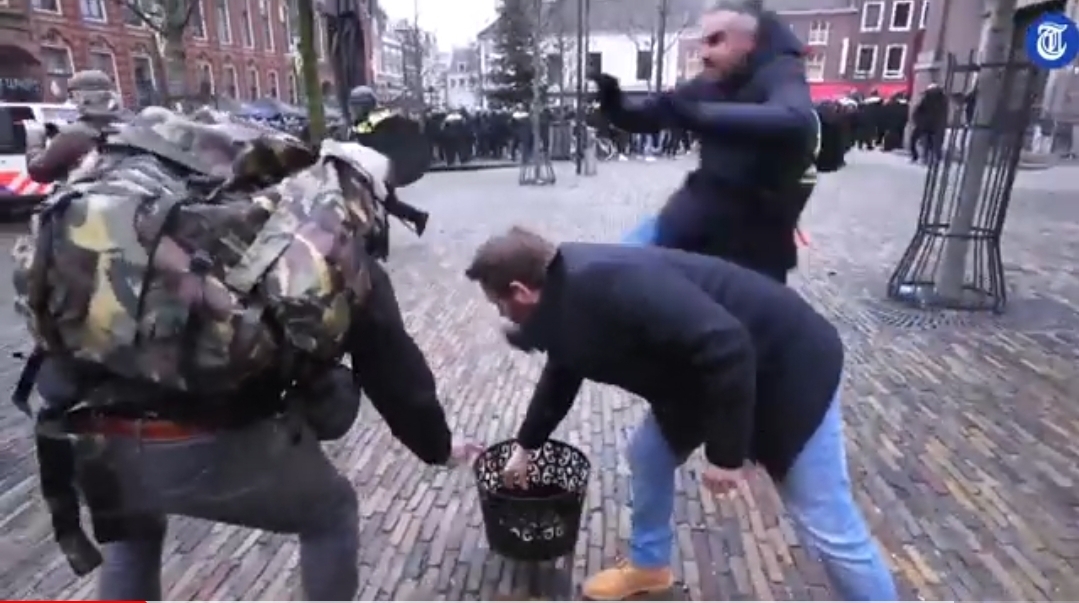 بالفيديو :    المغربي الناظوري ماركوش عمدة أرنهايم الهولندية يتسبب في كارثة بعد سماحه بحرق القرآن الكريم !