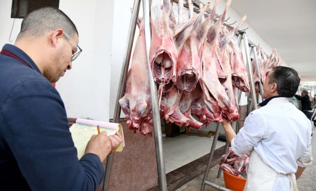 الشرطة القضائية تبحث عن مروجي أنباء تسويق “اللحوم الحمراء المسمومة” بمدن مغربية