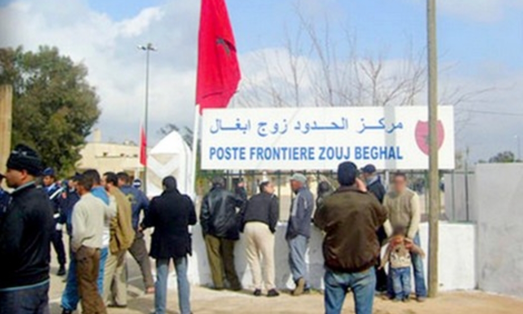 المغرب يفتح معبر حدود “زوج بغال” مع الجزائر لتسليم 40 مهاجرا سريا