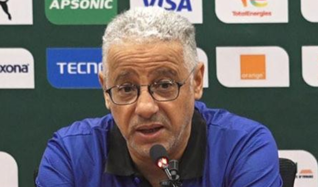 “الكاف” يوقف الجزائري عمروش مدرب تنزانيا لثماني مباريات ويغرمه ماليا