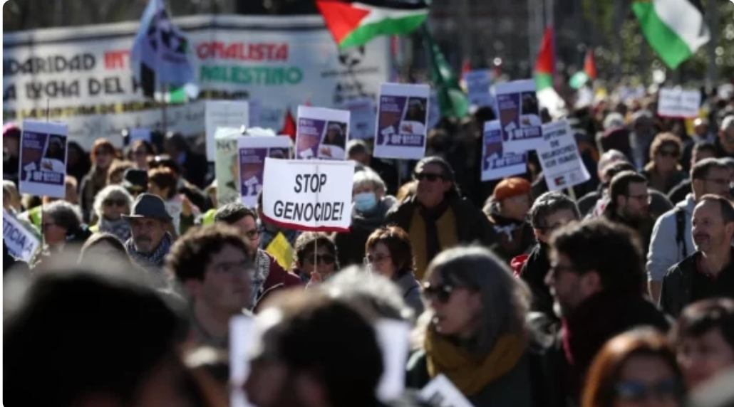 مائة ألف متظاهر في مدريد يطالبون “بوقف الإبادة في فلسطين”