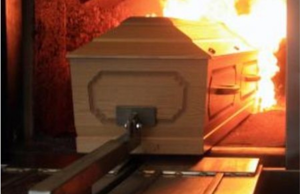 قبل إحراقه … قنصلية المغرب بفرانكفورت تبحث عن عائلة مواطن مغربي مات