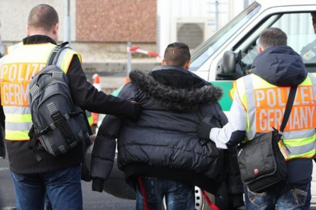 ألمانيا تقرر ترحيل 900 مغربي من طالبي اللجوء