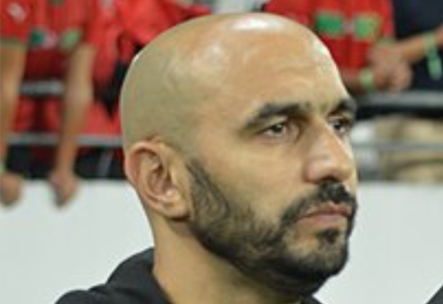 عشية مباراة المنتخب المغربي وزامبيا … الكاف يعاقب الركراكي لأربع مباريات