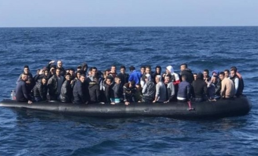 كولونيل القوات المساعدة بالناظور يفرض إتاوة ب مليون سنتيم على كل مهاجر سري مقابل العبور إلى إسبانيا إنطلاقا من سواحل بويفار