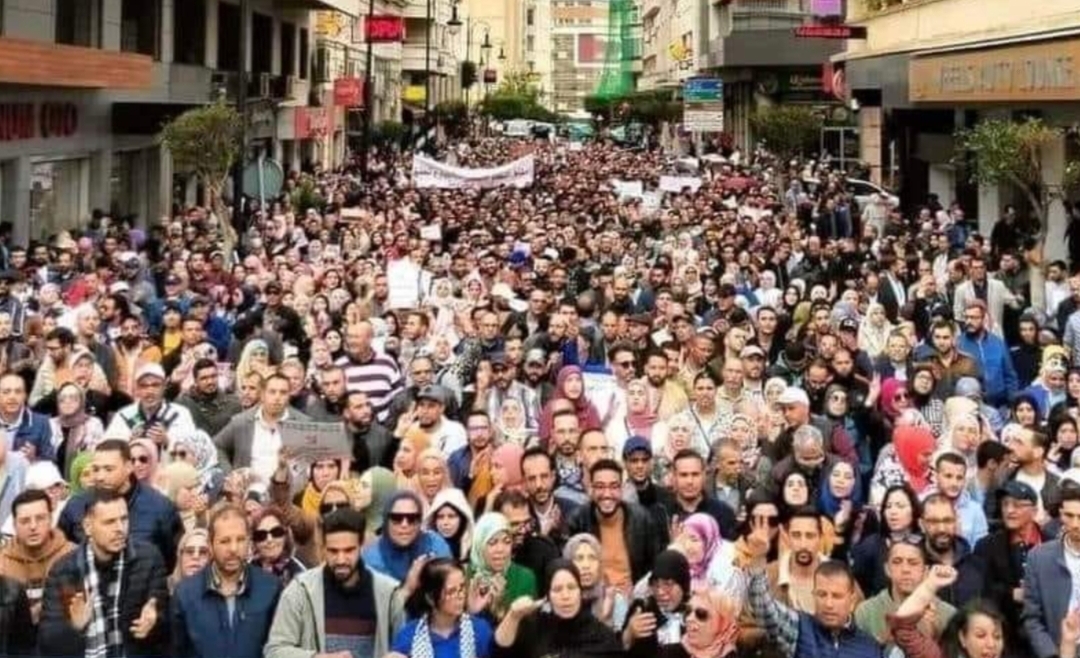 رغم إستجابة الحكومة لمطالبهم … المعلمون يصعدون ضد وزارة بنموسى ويتوعدون بشل المدراس من جديد