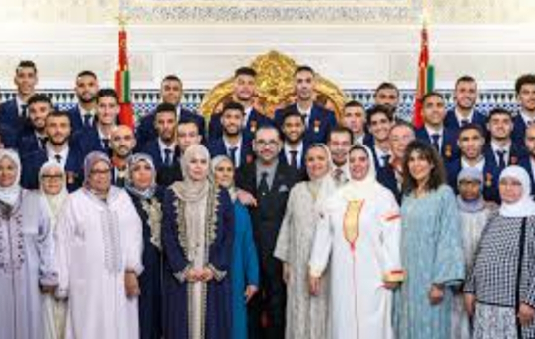 قبل مباراة جنوب إفريقيا … الركراكي يستدعي أمهات لاعبي المنتخب المغربي على عجل للحضور إلى الكوت ديفوار