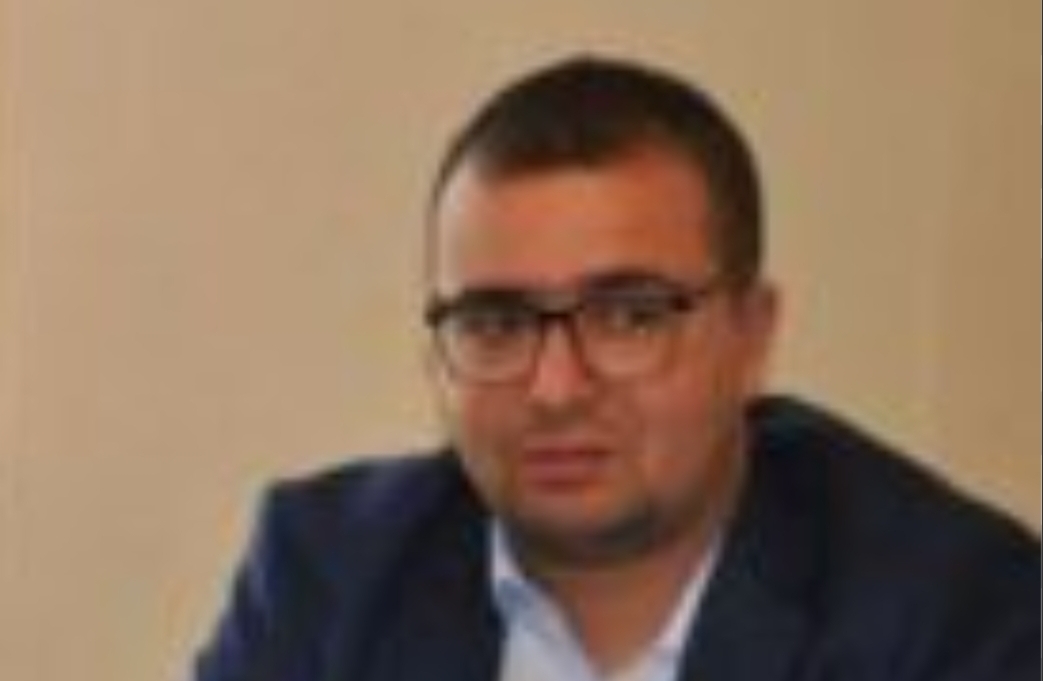 بسبب الفساد … المحكمة الإدارية بالرباط تعزل فؤاد شاشا عضو جماعة رأس الماء بالناظور
