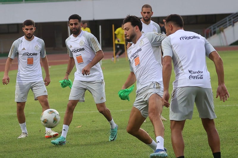 محمد عمورة يعتبر ترشيح المنتخب الجزائري للتتويج بكأس الأمم الإفريقية 2023 “كذبة”