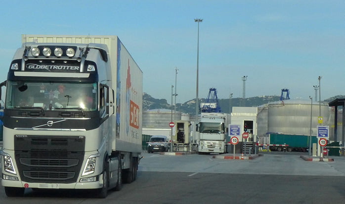 نقابات النقل الطرقي للبضائع ترفض مرسوما ينظم المهنة وتدعو الحكومة إلى سحبه