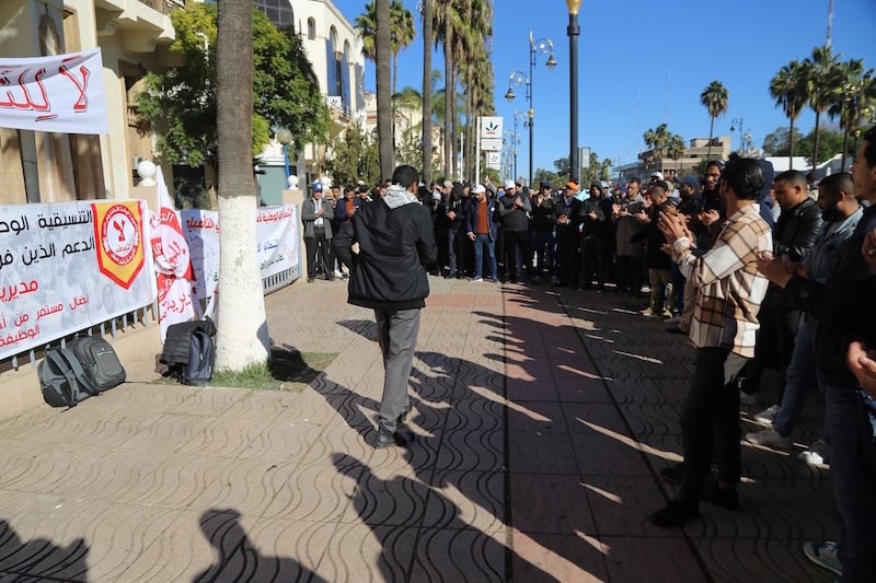 فعاليات سياسية وحقوقية تطالب بالتراجع السريع عن توقيف الأساتذة المضربين