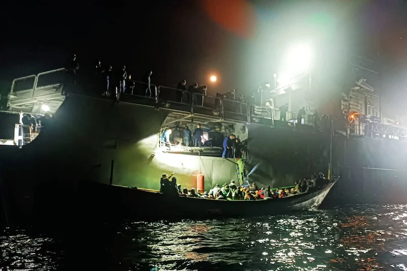 وحدات البحرية الملكية في تعترض قاربين لمهاجرين  قادمين من إفريقيا جنوب الصحراء