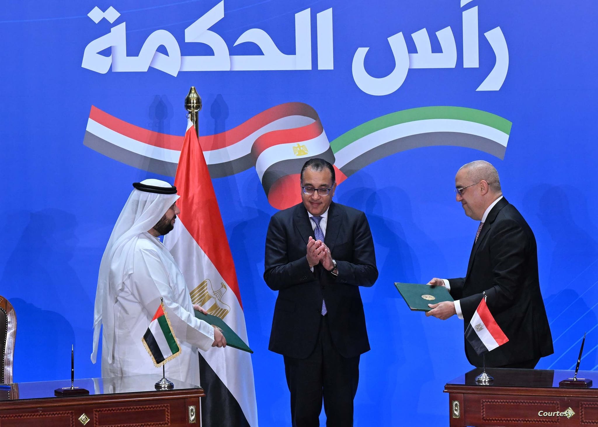 هل مشروع “رأس الحكمة” بيع لأراضي مصرية؟