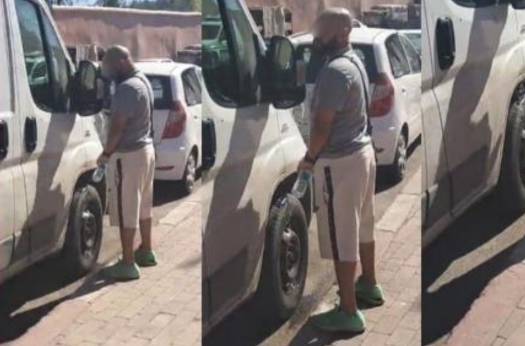 إعتقال مغربي قام بالتبول على سيارة الشرطة